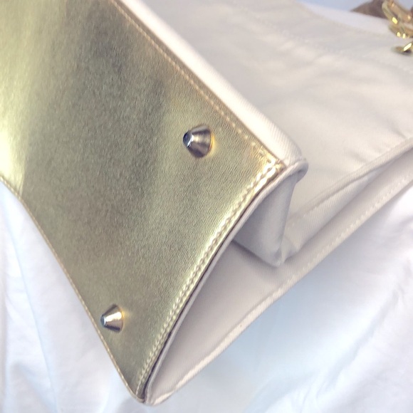 Cream and gold large canvas tote. Non brand. Gold chain & faux leather straps. - Picture 10 of 11